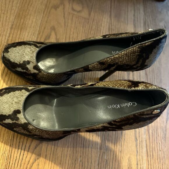 Calvin Klein Size 8M Brown Almond Toe Pump Synthetic Women Odette - Picture 8 of 8